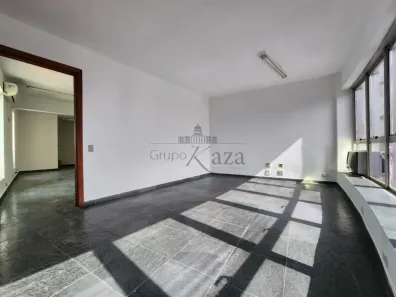 Sala Comercial para alugar, 81m² no Centro, São José dos Campos