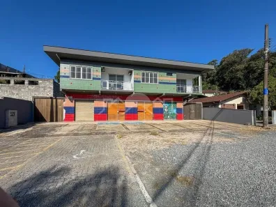 Ponto Comercial com 3 Quartos à venda, 600m² no Iririú, Joinville