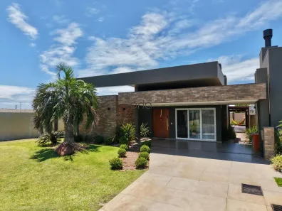 Casa de Condomínio com 4 Quartos à venda, 220m² no XANGRI-LÁ, Xangri-lá