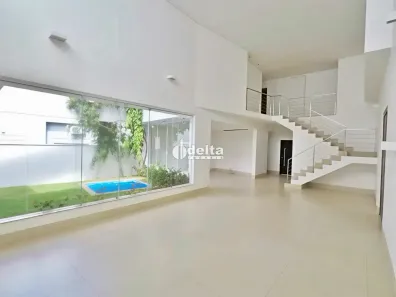 Casa com 5 Quartos para alugar, 376m² no Nova Uberlândia, Uberlândia