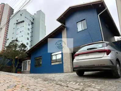 Sobrado com 3 Quartos à venda, 200m² no Atiradores, Joinville