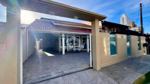 Casa com 3 Quartos à venda, 260m² no Perequê, Porto Belo