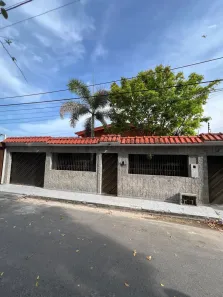 Casa com 3 Quartos para alugar, 450m² no Parque 10 de Novembro, Manaus
