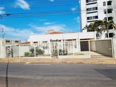 Casa com 3 Quartos para alugar, 10m² no Centro, Marília