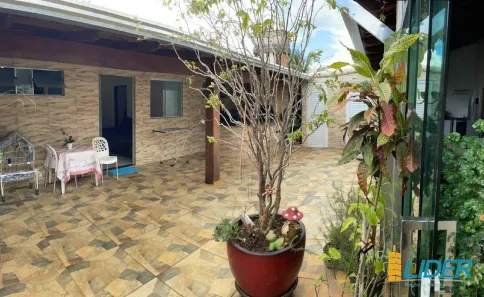 Casa com 6 Quartos à venda, 260m² no Marta Helena, Uberlândia