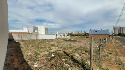 Lote/Terreno à venda, 1000m² no Laranjeiras, Uberlândia