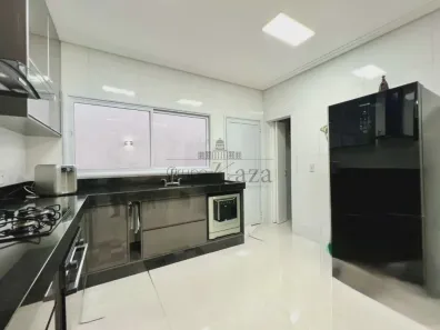 Casa de Condomínio com 4 Quartos à venda, 275m² no Loteamento Floresta, São José dos Campos
