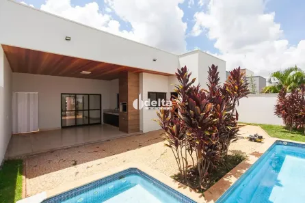 Casa de Condomínio com 3 Quartos para alugar, 210m² no Shopping Park, Uberlândia