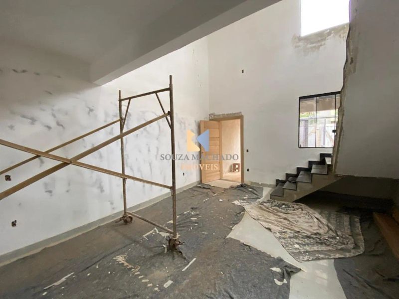 Casa com 4 quartos — Heliópolis, Belo Horizonte