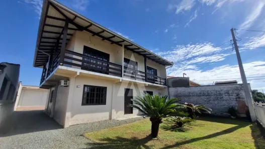 Casa com 3 Quartos para alugar, 151m² no Paranaguamirim, Joinville