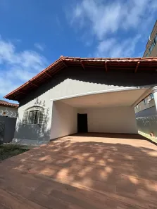 Casa com 3 Quartos para alugar, 240m² no Jardim América, Goiânia
