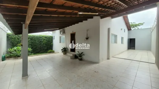 Casa com 2 Quartos à venda, 100m² no Marta Helena, Uberlândia
