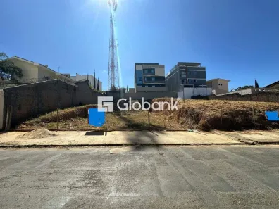 Lote/Terreno à venda, 450m² no Ibituruna, Montes Claros