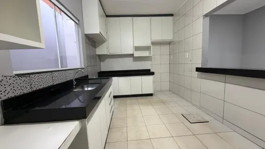 Casa com 2 Quartos à venda, 144m² no Jardim Holanda, Uberlândia