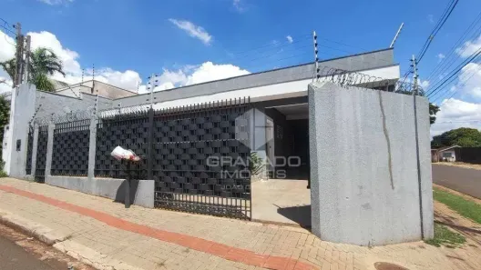 Casa com 3 Quartos para alugar, 200m² no Jardim Ipanema, Maringá