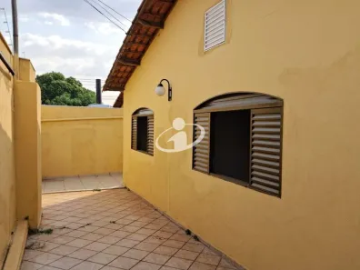 Casa com 4 Quartos para alugar, 169m² no Daniel Fonseca, Uberlândia