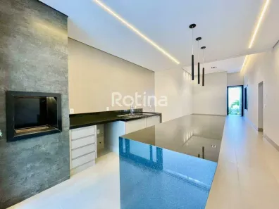 Casa com 3 Quartos à venda, 205m² no Novo Mundo, Uberlândia