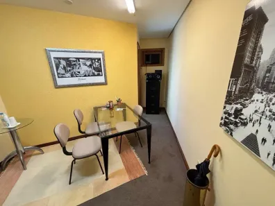 Sala Comercial à venda, 25m² no Menino Deus, Porto Alegre