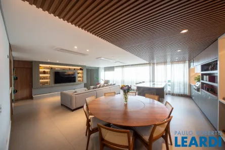 Apartamento com 3 Quartos à venda, 211m² no Real Parque, São Paulo