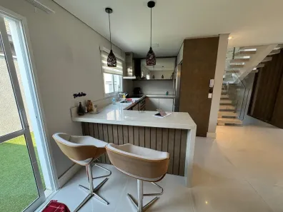 Sobrado com 3 Quartos à venda, 200m² no Barreirinha, Curitiba