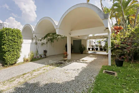Casa com 3 Quartos para alugar, 357m² no Jardim Leonor, São Paulo