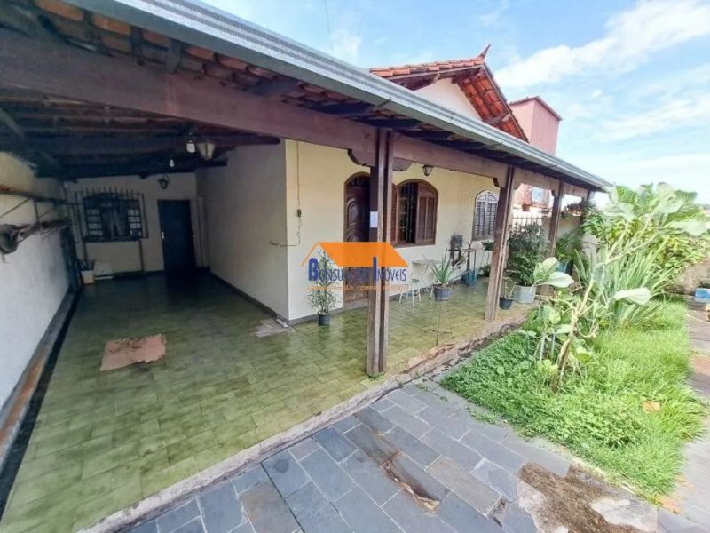 Casa com 4 quartos — Santa Mônica, Belo Horizonte