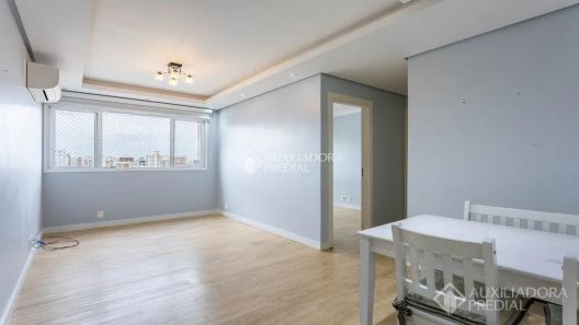 Apartamento com 2 Quartos à venda, 58m² no Passo da Areia, Porto Alegre
