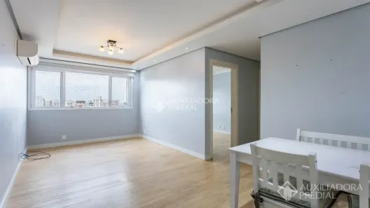 Apartamento com 2 Quartos à venda, 58m² no Passo da Areia, Porto Alegre