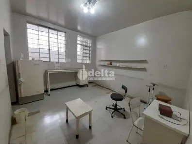 Imóvel Comercial com 6 Quartos para alugar, 160m² no Centro, Uberlândia