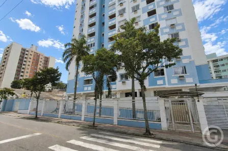 Apartamento com 2 Quartos para alugar, 63m² no Barreiros, São José
