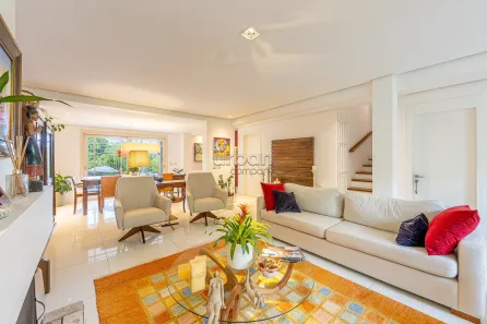 Casa de Condomínio com 3 Quartos à venda, 324m² no Três Figueiras, Porto Alegre