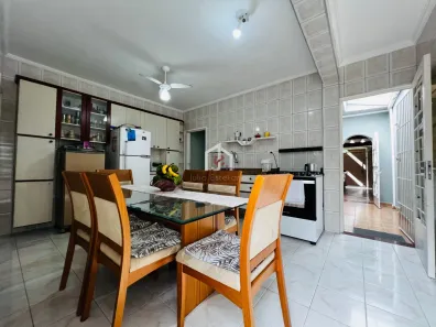 Casa com 2 Quartos à venda, 135m² no Vila Paulista, Taubaté