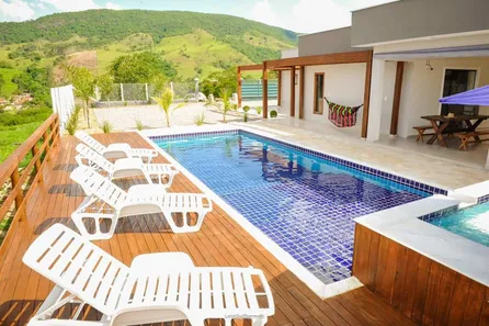Fazenda/Sítio com 4 Quartos à venda, 980m² no Centro, Socorro