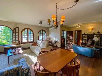 Casa com 3 Quartos à venda, 270m² no Passo da Areia, Porto Alegre