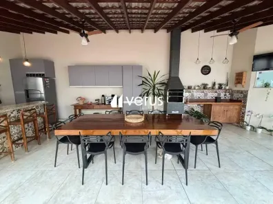 Casa com 3 Quartos à venda, 180m² no Jardim Holanda, Uberlândia