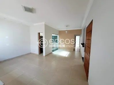 Casa com 3 Quartos para alugar, 220m² no Granada, Uberlândia