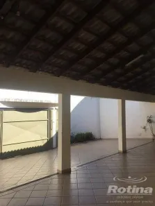 Casa com 4 Quartos à venda, 212m² no Cidade Jardim, Uberlândia