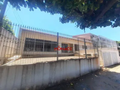 Casa com 3 Quartos para venda ou aluguel, 257m² no Bancários, Londrina
