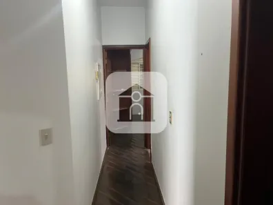 Sobrado com 3 Quartos para alugar, 360m² no Santa Mônica, Uberlândia