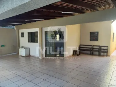 Casa com 3 Quartos à venda, 220m² no Jardim Patrícia, Uberlândia