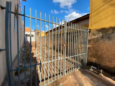 Casa de Condomínio com 2 Quartos para alugar, 45m² no Jardim Jockey Club, Campo Grande