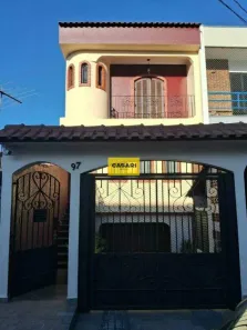 Sobrado com 4 Quartos à venda, 236m² no Jardim Las Vegas, Santo André