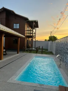 Casa com 4 Quartos para alugar, 200m² no Praia Grande, Fundão