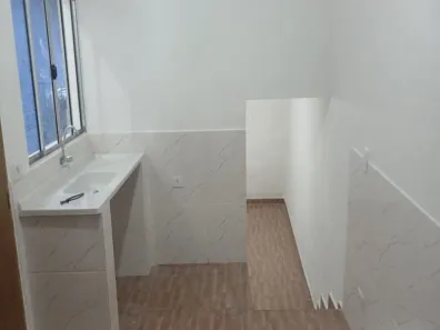 Casa com 2 Quartos para alugar, 40m² no Umuarama, Osasco