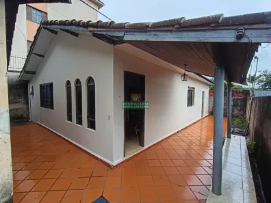Casa com 3 Quartos para alugar, 70m² no Vila Santo Antônio, Maringá