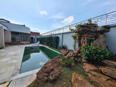 Casa com 3 Quartos à venda, 315m² no Jardim Karaíba, Uberlândia