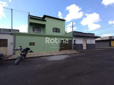 Casa com 3 Quartos para alugar, 196m² no Planalto, Uberlândia