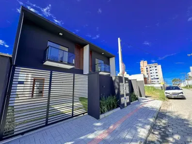 Sobrado com 3 Quartos à venda, 136m² no Itacolomi, Balneário Piçarras