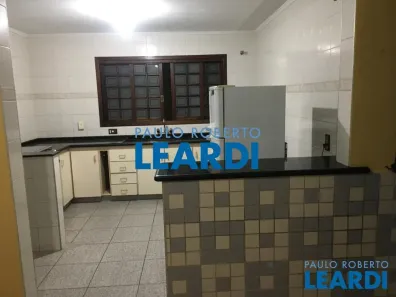 Sobrado com 3 Quartos à venda, 400m² no Vila Valparaíso, Santo André
