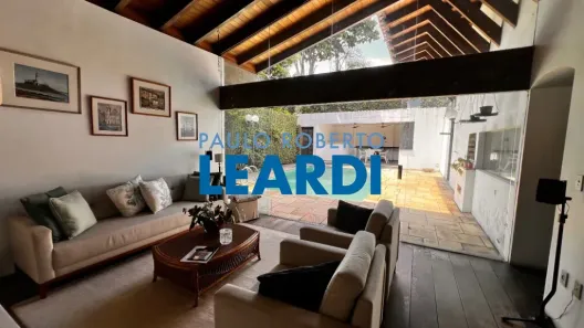 Sobrado com 3 Quartos à venda, 573m² no Boaçava, São Paulo